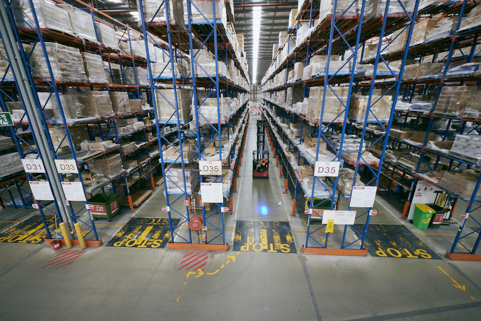 WINC picking orders in warehouse